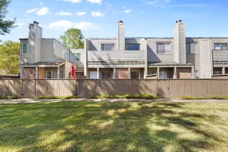 Photo #1: 19075304 Listing