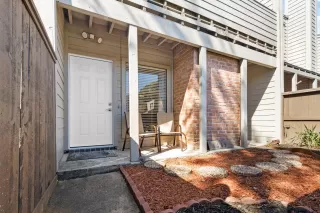 Photo #3: 19075304 Listing