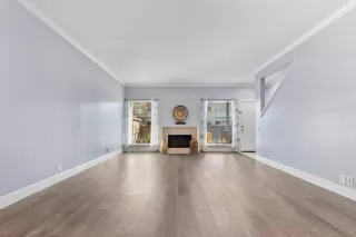 Photo #5: 19075304 Listing