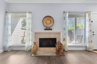 Photo #6: 19075304 Listing