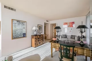 Photo #4: 19179707 Listing 