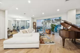 Photo #1: 19902059 Listing 