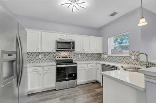 Photo #6: 2012120 Listing 