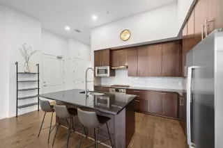 Photo #6: 20807398 Listing