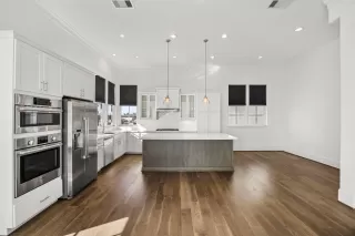 Photo #6: 21185753 Listing