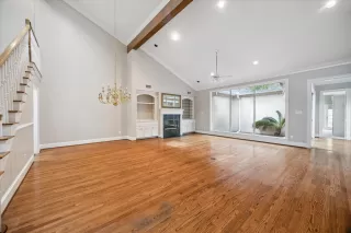 Photo #3: 21823799 Listing