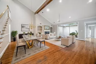 Photo #4: 21823799 Listing