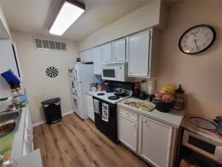 Photo #4: 21864617 Listing