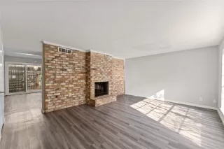 Photo #5: 22060668 Listing