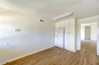 Photo #6: 22082260 Listing