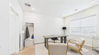 Photo #2: 23030082 Listing