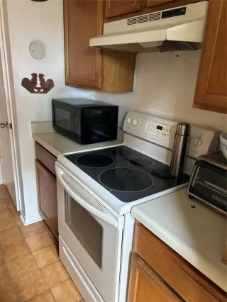 Photo #3: 24372099 Listing