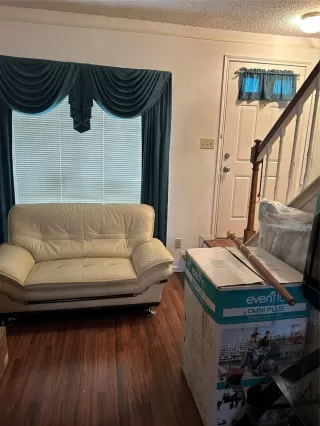 Photo #5: 24372099 Listing