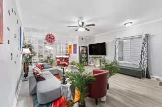 Photo #6: 24415017 Listing