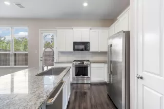 Photo #5: 24475089 Listing 