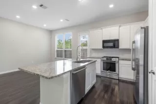 Photo #6: 24475089 Listing 