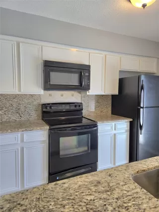 Photo #5: 24723474 Listing