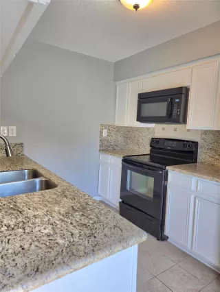 Photo #6: 24723474 Listing