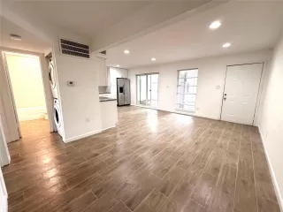 Photo #3: 2479405 Listing 