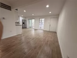 Photo #4: 2479405 Listing 