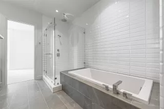 Photo #5: 24885783 Listing