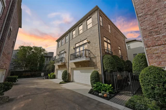 MLS: 25139386 Condo For Sale