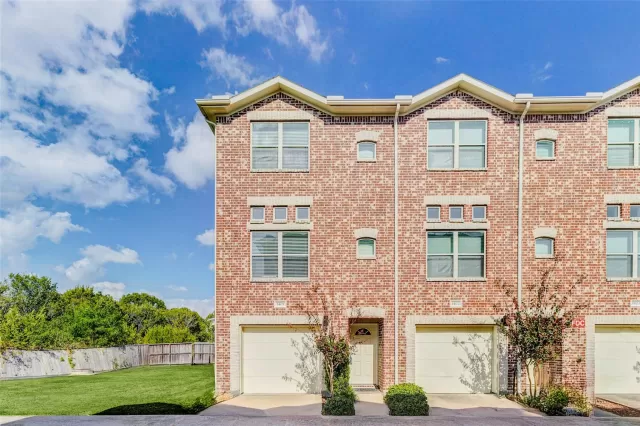 MLS: 25311569 Condo For Sale