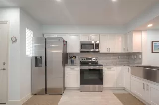 Photo #4: 25715997 Listing