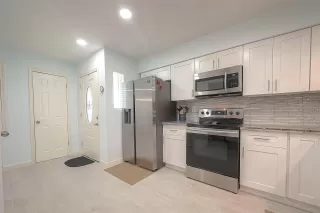 Photo #6: 25715997 Listing