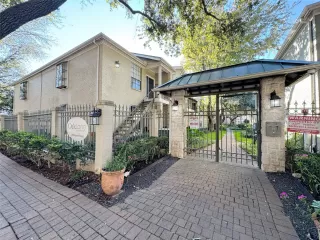 Browse active condo listings in OAK LANE