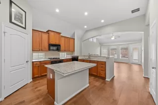 Photo #5: 26010216 Listing 