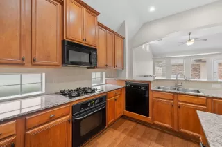 Photo #6: 26010216 Listing 