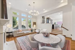 Photo #6: 26691584 Listing