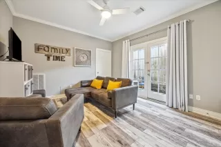 Photo #2: 27119893 Listing