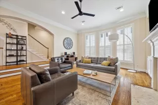 Photo #5: 27119893 Listing