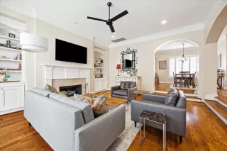 Photo #6: 27119893 Listing