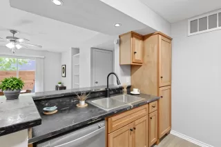 Photo #2: 27490850 Listing 