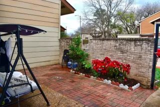 Photo #2: 2782039 Listing