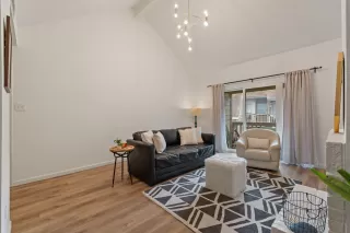 Photo #2: 28098059 Listing 