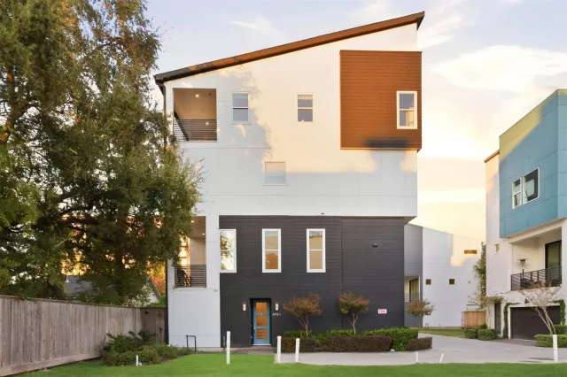 MLS: 28374559 Condo For Sale