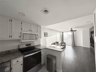 Photo #4: 28529651 Listing