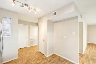 Photo #5: 28707120 Listing