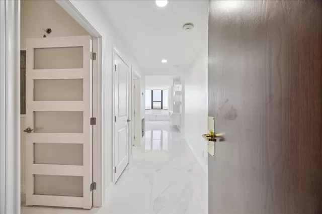 MLS: 29253782 Condo For Sale