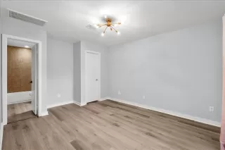 Photo #4: 30392166 Listing