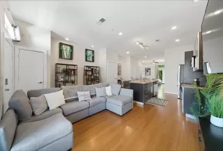 Photo #5: 31792303 Listing