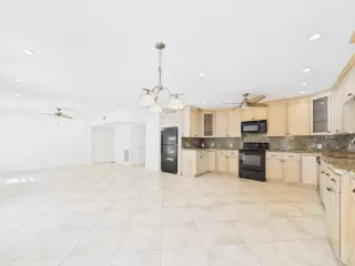 Photo #4: 31909453 Listing 