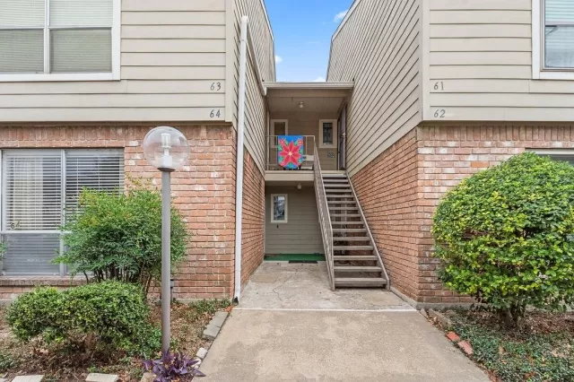 MLS: 32453097 Condo For Sale