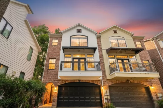 MLS: 33185210 Condo For Sale