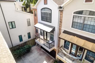 Photo #1: 33185210 Listing 