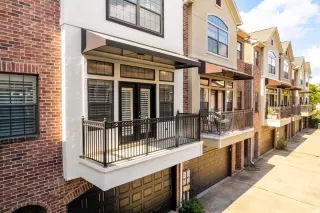 Photo #2: 33185210 Listing 